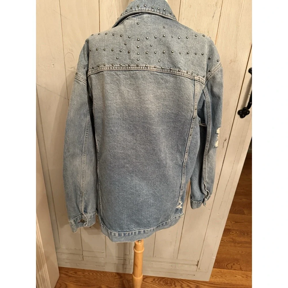 Free People Studded Denim Trucker Jacket Oversized Light Blue Destroyed Lg 148$ - Picture 12 of 14